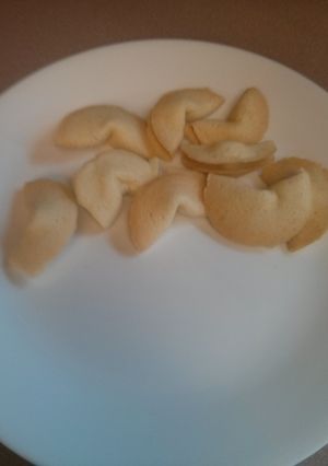 A picture of Fortune Cookies..