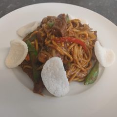 A picture of McPhee's Chinese Beef Chow Mein.