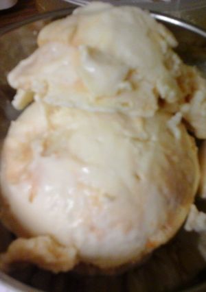 A picture of White Chocolate Caramel No Guilt Icecream.