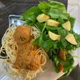 Espagueti con albóndigas al chipotle
