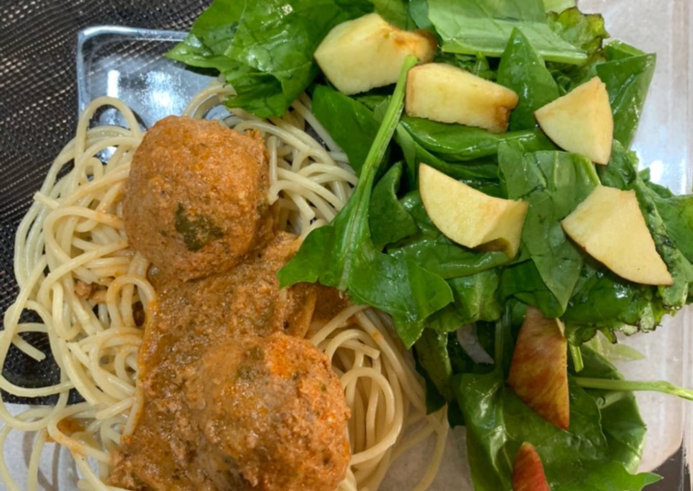 Espagueti con albóndigas al chipotle