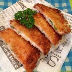 A picture of Ham Cutlets with Cheese.