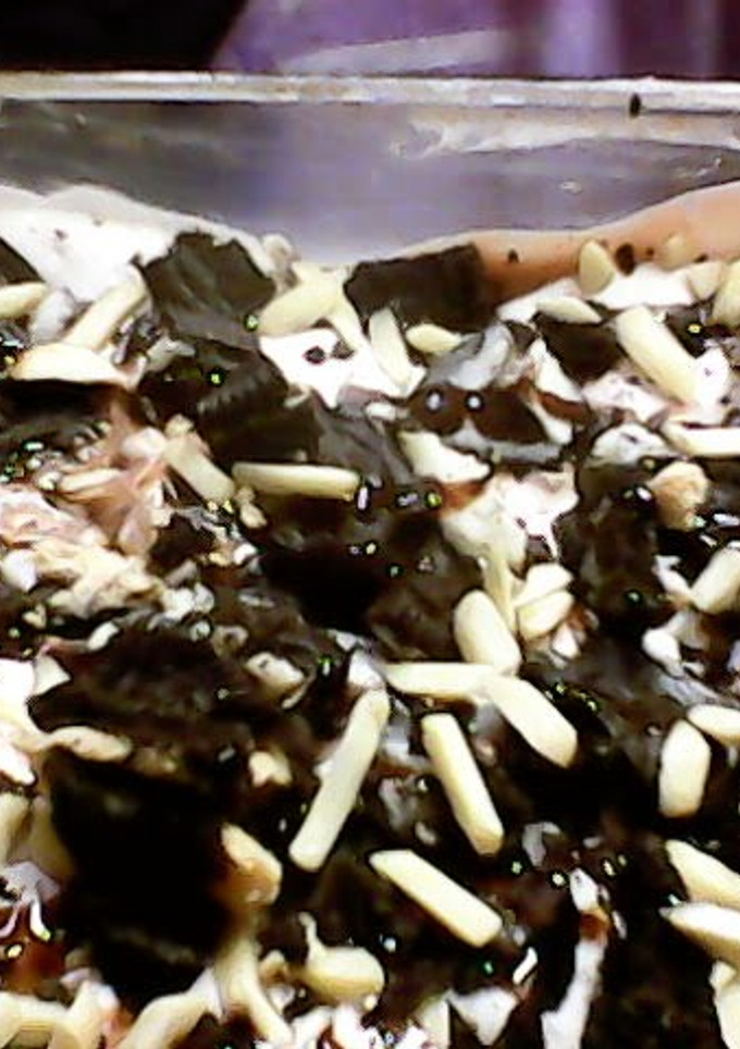 A picture of Chocolatey Oreo layer pudding pie.