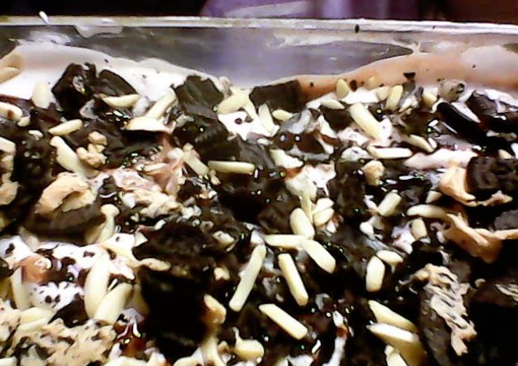 Chocolatey Oreo layer pudding pie