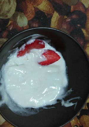 Una foto de Yogur casero con fresas