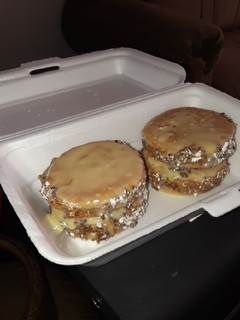 Una foto de Alfajores de dulce de leche y chocolate