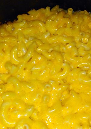 A picture of crock pot Mac & cheese.