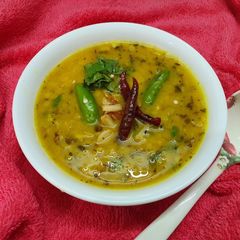 A picture of Roasted Tur Dal with Garlic.