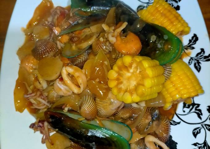 Seafood mix with vegetable