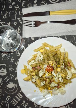 Una foto de Ensalada de pasta con maíz