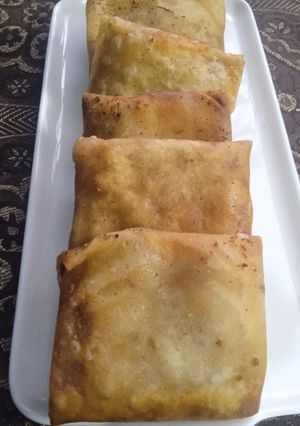 A picture of Chicken box patties.