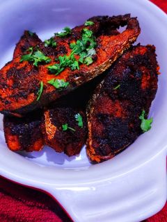 मसालेदार सुरमई फ्राय (surmai fry recipe in marathi) रेसिपी चे मुख्य फोटो