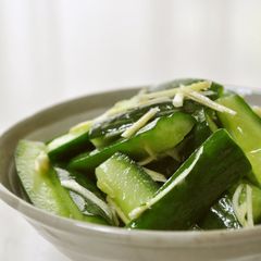 A picture of Quick Pickled Cucumbers.