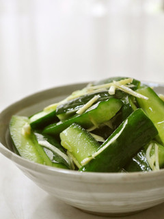 A picture of Quick Pickled Cucumbers.