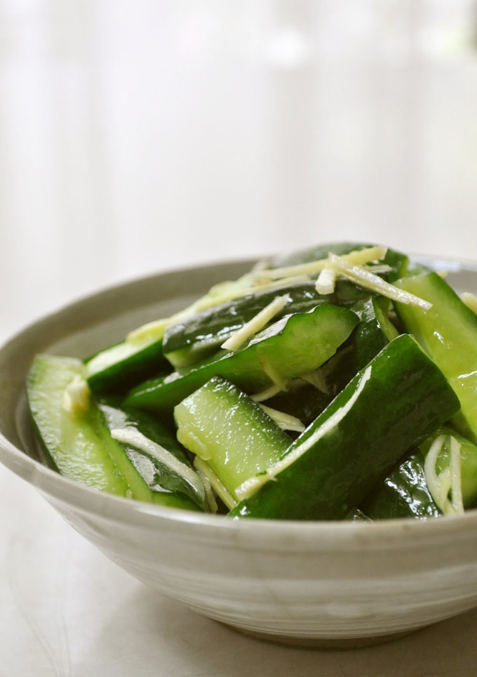 A picture of Quick Pickled Cucumbers.