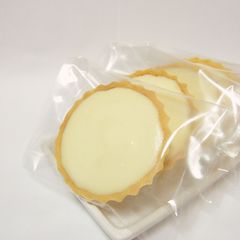 A picture of Rich No-Bake Cheesecake Tarts.