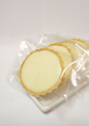 A picture of Rich No-Bake Cheesecake Tarts.