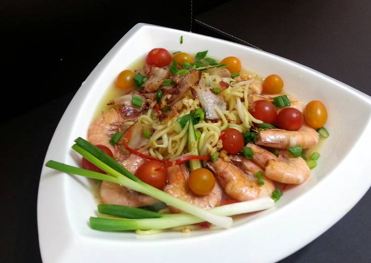 How to Prepare Recipe of Seafood Noodle Soup / White Hokkien Mee