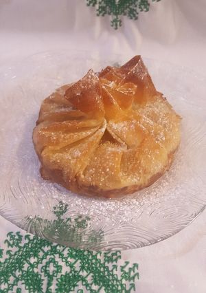 Une photo de Pastilla au canard, pralin et orange confit