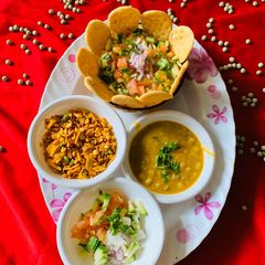 A picture of Ragda Papdi Chaat.