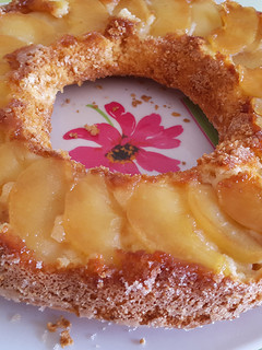 Una foto de Torta de manzana invertida