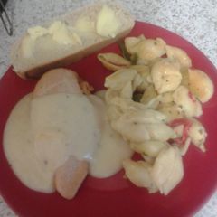 A picture of My Steamed Chicken and Cheese Pasta and Sauce 😁.