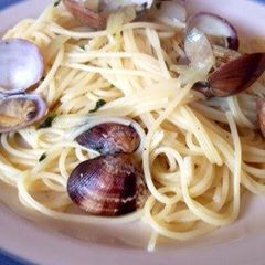 A picture of Umami-rich Vongole Bianco.