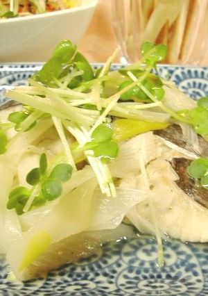 A picture of Wine Steamed Green Onion and Mackerel.