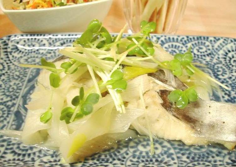 Recipe of Speedy Wine Steamed Green Onion and Mackerel