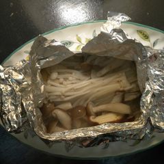 A picture of Foil Cooked Scallops and Mushrooms.