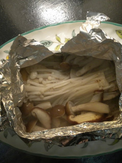 A picture of Foil Cooked Scallops and Mushrooms.
