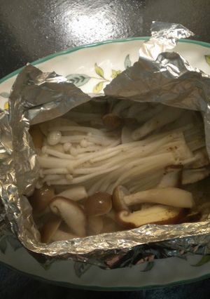 A picture of Foil Cooked Scallops and Mushrooms.