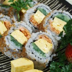 A picture of California Roll using Grilled Salmon.