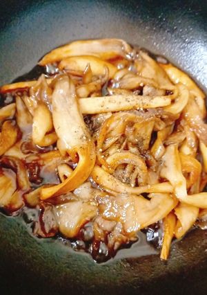 Hình của món Nấm bào ngư kho tiêu.