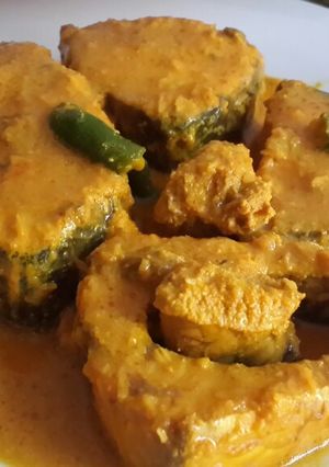 A picture of Doi shorshe ilish (Hilsa with yogurt mustard paste).