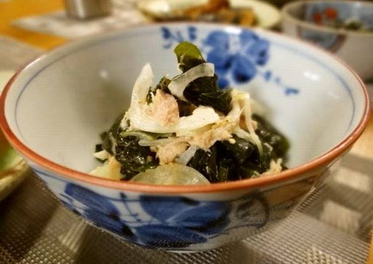 How to Make Favorite Wakame Seaweed, Onion and Tuna Salad with Mayonnaise