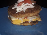 नवीन पद्धतीचे वेज आलू बर्गर (veg aloo burger recipe in marathi)