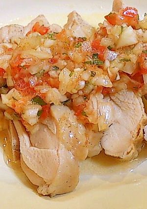 A picture of Steamed Chicken with Tomato and Onion Sauce.
