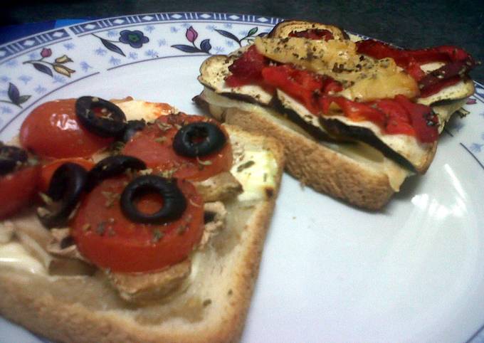 Toasts baked with cheese, tomato and eggplants