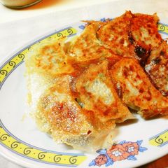 Crispy Gyoza Dumplings with Wings A picture of Crispy Gyoza Dumplings with Wings.