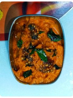 சின்ன வெங்காயம் தக்காளி பொட்டுக்கடலை ரெட் சட்னி (Vengaya Thakkali Chutney Recipe in Tamil) செய்முறை முக்கிய புகைப்படம்