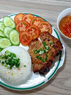 Hình của món Cơm tấm sườn.