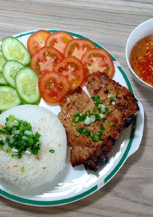 A picture of Vietnamese Broken Rice with Grilled Pork Chop (Cơm tấm sườn).