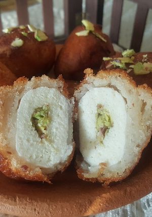 A picture of Stuffed Crunchy Rasgulla.