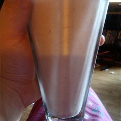 A picture of Strawberry chocolate banana milkshake.