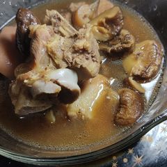 A picture of Bak Kut Teh (pork leg).