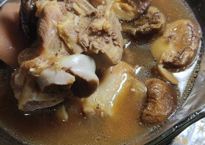 Recipe of Super Quick Homemade Bak Kut Teh (pork leg)