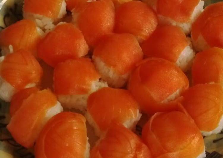 Recipe of Perfect Smoked Salmon Temarizushi with Leftover Rice