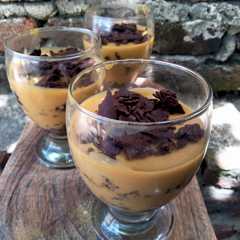 A picture of Postre en copa navideño.