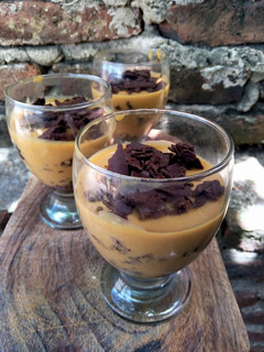 Una foto de Postre en copa navideño